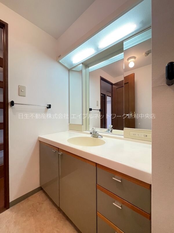 ホワイトプラザ西堀の物件内観写真