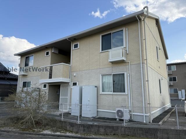 アヴァンツァーレの物件外観写真