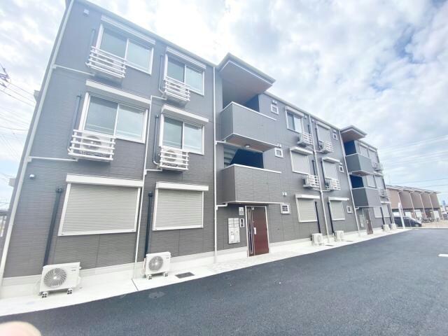 シャイングレイスの物件外観写真