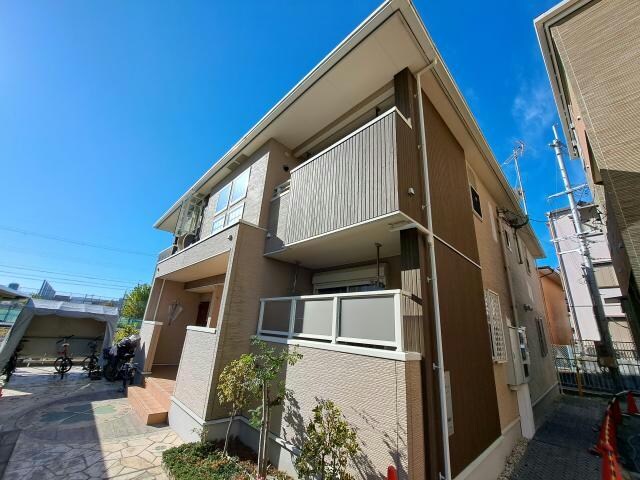 クローバーハウスの物件外観写真