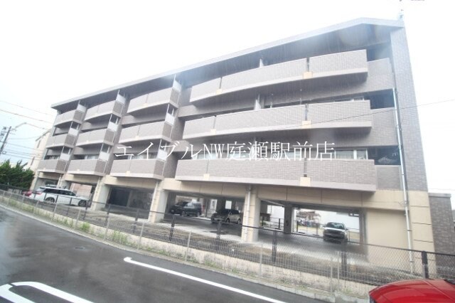 ラ・クール庭瀬の物件外観写真