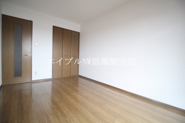 ラ・クール庭瀬の物件内観写真