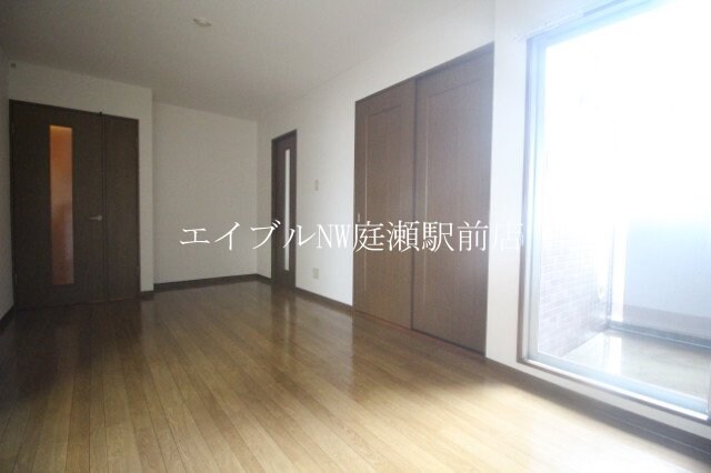 ラ・クール庭瀬の物件内観写真