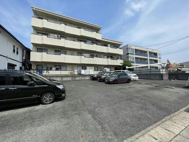 クィーンハイツ滝の水の物件外観写真