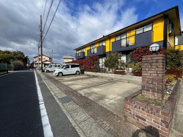 ビーライン三好ヶ丘 A棟の物件外観写真