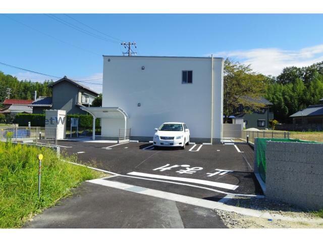 綱理ハウスの物件外観写真