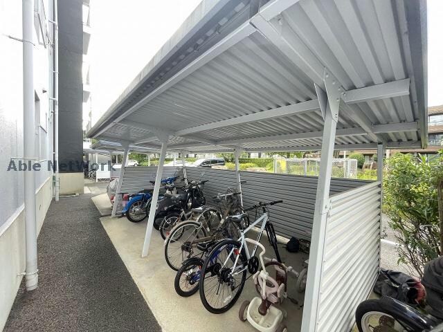 なるみグリーンコーポの物件外観写真