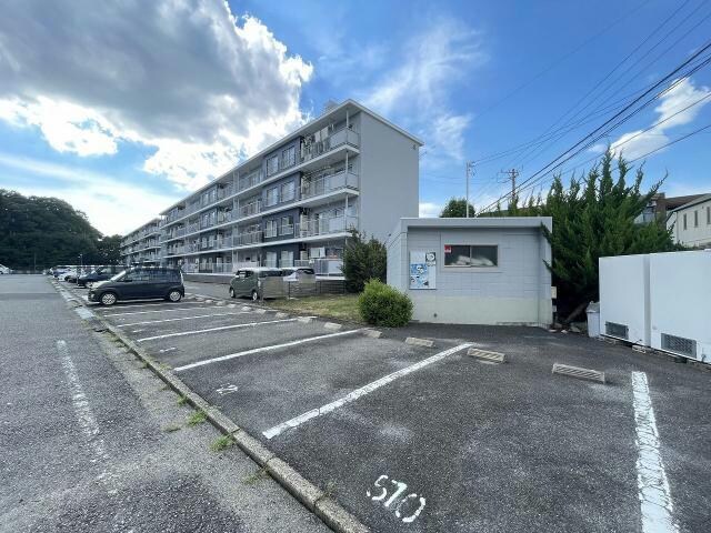 なるみグリーンコーポの物件外観写真