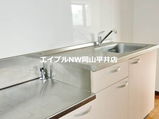 スリーサンズの物件内観写真