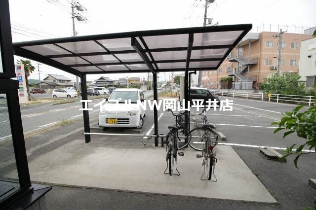 スリーサンズの物件外観写真