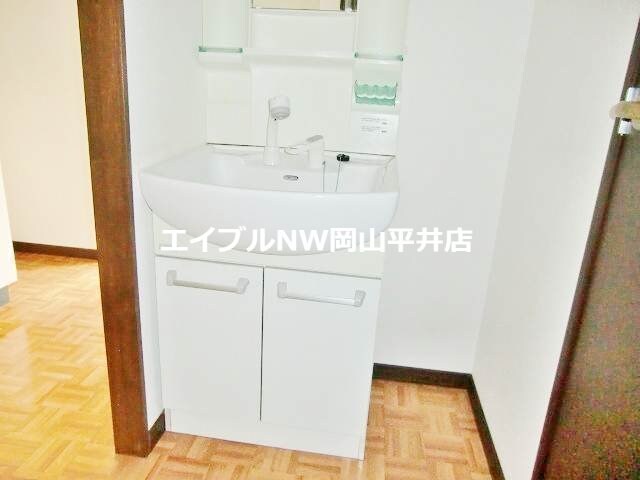 スリーサンズの物件内観写真