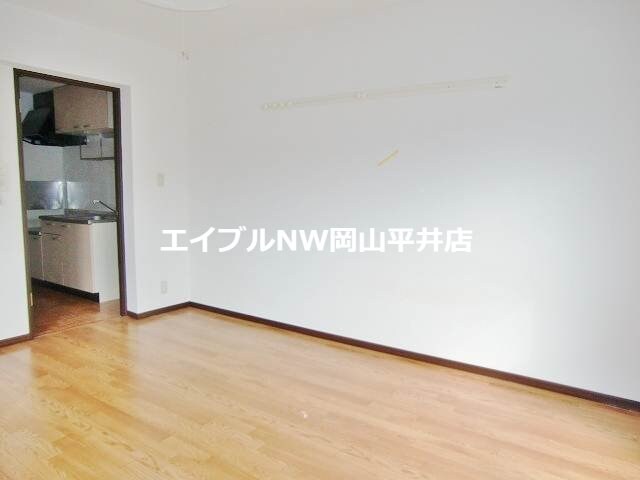 スリーサンズの物件内観写真