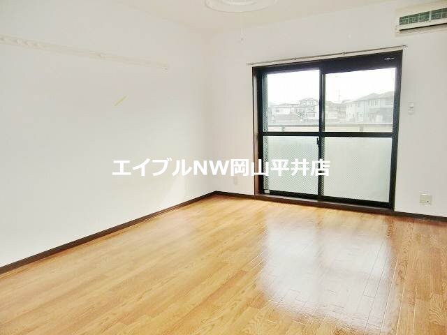 スリーサンズの物件内観写真