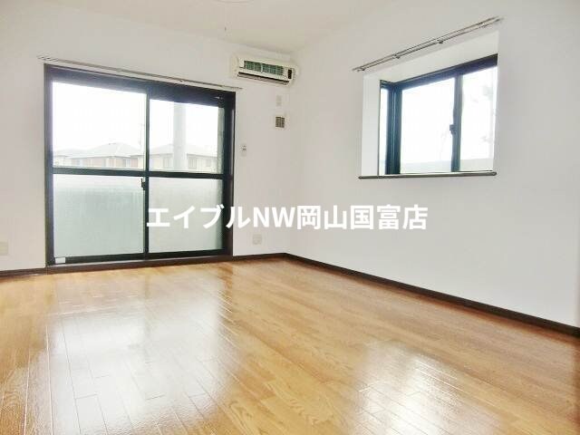 スリーサンズの物件内観写真