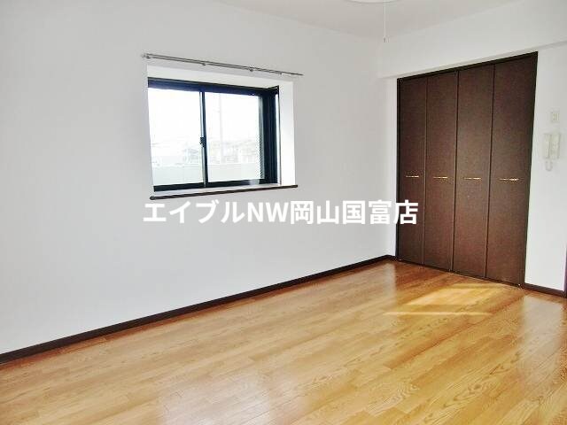 スリーサンズの物件内観写真