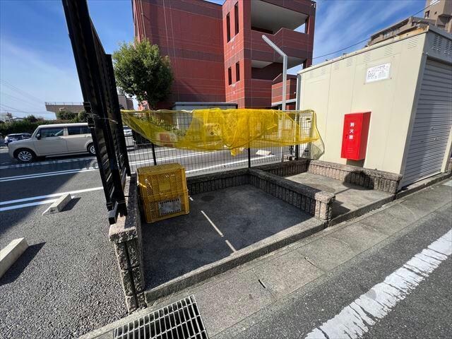 ロイヤルヒルズ上野の物件外観写真