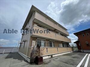 オリーブガーデンの物件外観写真