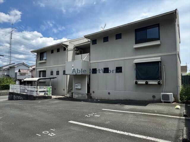 メゾン西沢の物件外観写真