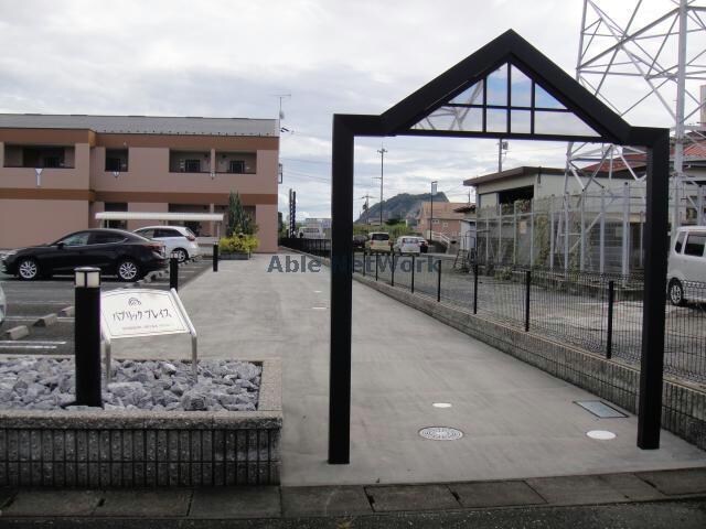 パブリックプレイスの物件外観写真