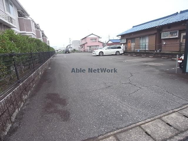 レフィナード・エムＡの物件外観写真