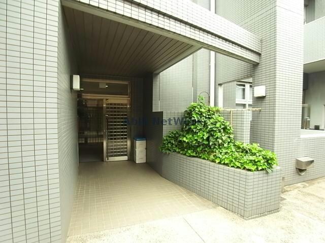 日本泉ビルの物件外観写真