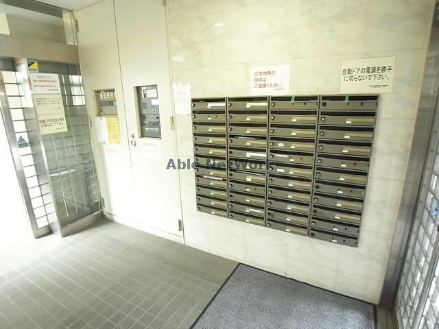 日本泉ビルの物件外観写真