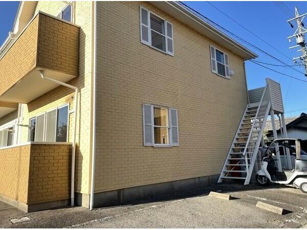 クレセール・カマタの物件外観写真