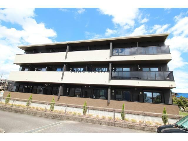 グランシュテルの物件外観写真