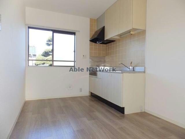 スパニッシュガーデンDの物件内観写真