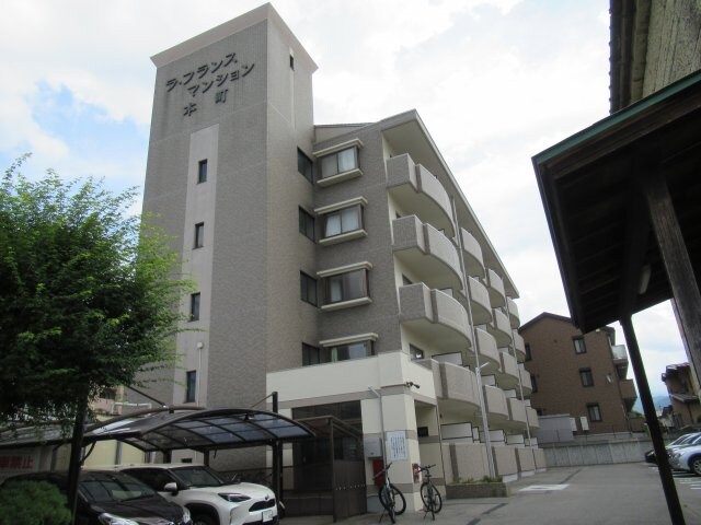 ラ・フランスマンション本町の物件外観写真