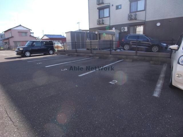 レフィナード・エムＡの物件外観写真