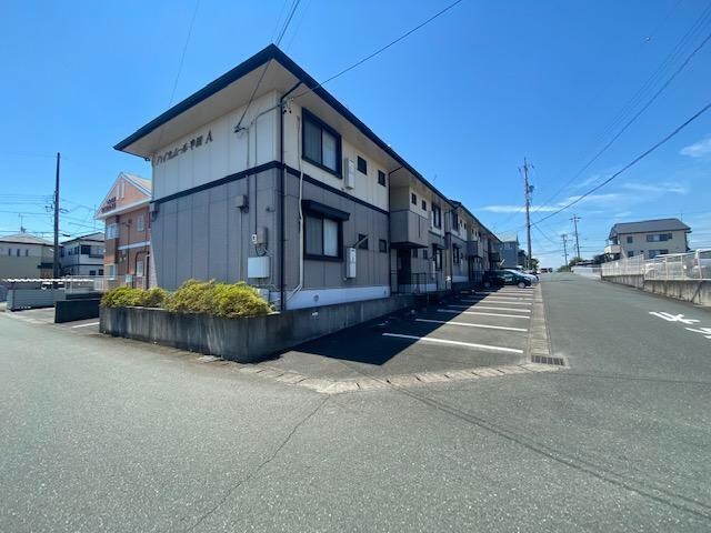 ハイカムール半田の物件外観写真