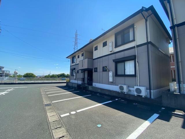 ハイカムール半田の物件外観写真