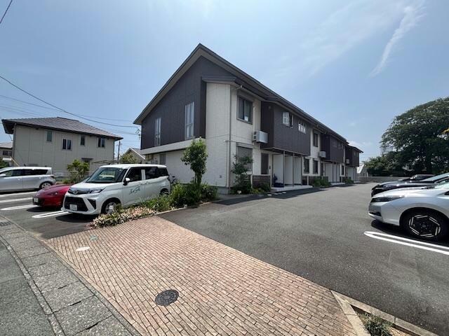 シュプリーム小松の物件外観写真