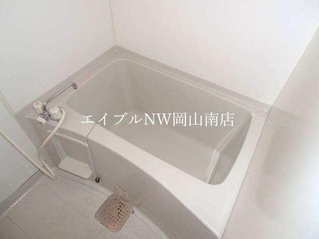 岡山駅 バス30分  若葉町下車：停歩3分 2階の物件内観写真