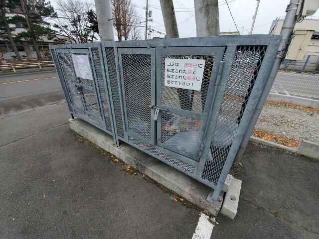 サンエスタシオン湯川の物件外観写真