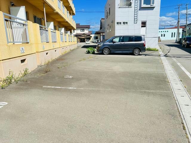 ロイヤルライフ富岡の物件外観写真