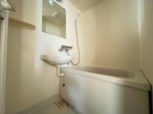 郡山駅 バス20分  郡山高校下車：停歩5分 2階の物件内観写真