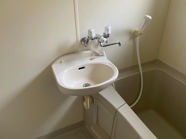 郡山駅 バス15分  鶴見坦交差点下車：停歩1分 1階の物件内観写真