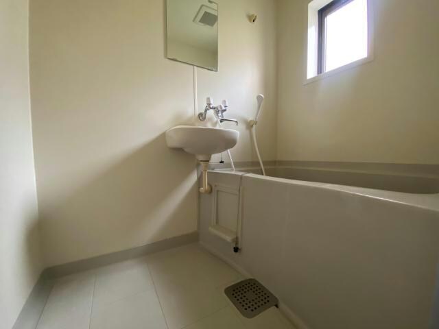 郡山駅 バス15分  鶴見坦交差点下車：停歩1分 1階の物件内観写真