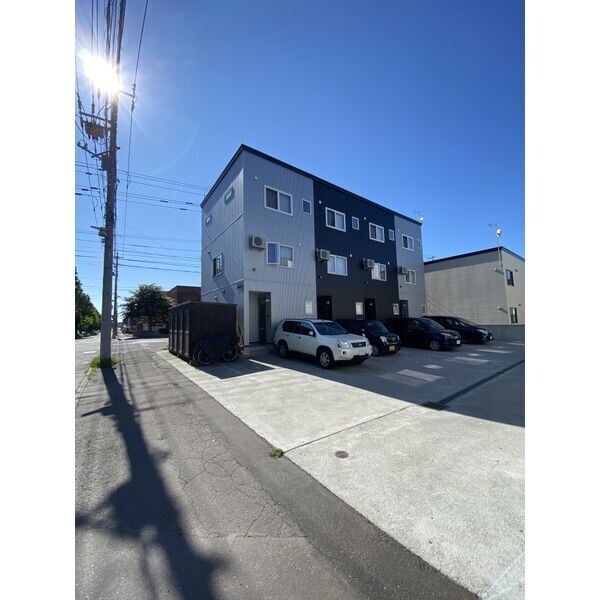 アドアストラ屯田北の物件外観写真