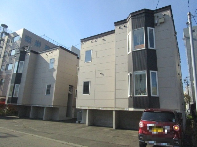 元町駅 徒歩1分 2階の物件外観写真