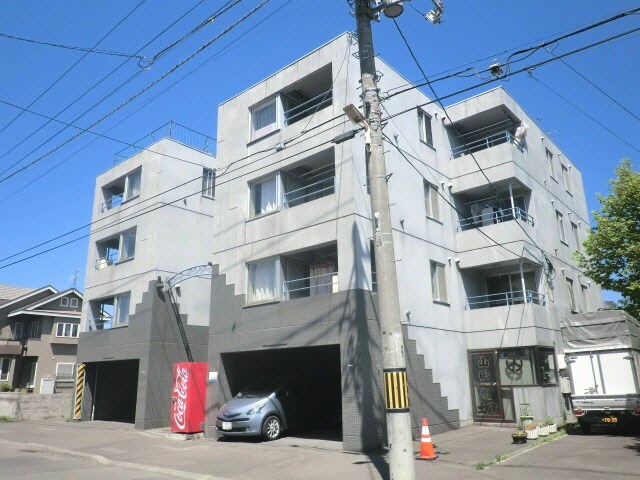 コートモンターニュの物件外観写真