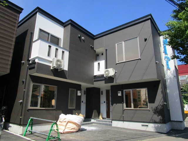 メニーズコート開成の物件外観写真