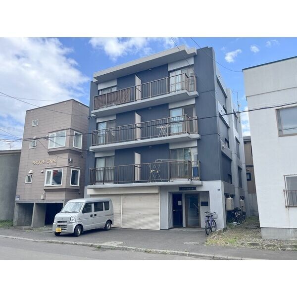 ニューセリーヌの物件外観写真