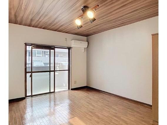 ローランギャロスの物件内観写真