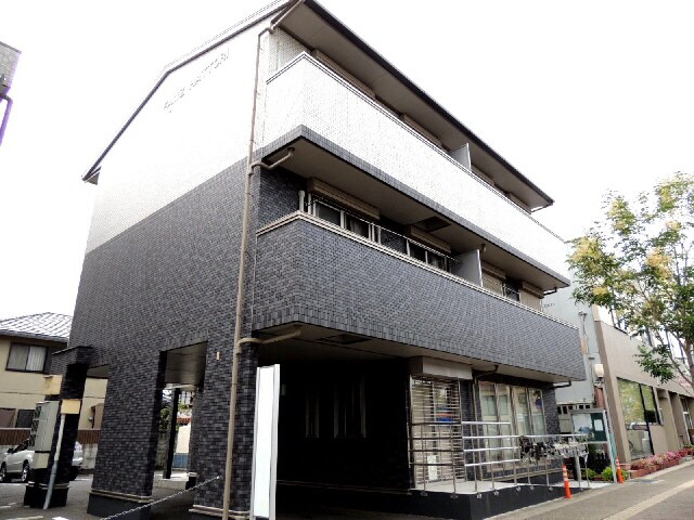 ファムズ服部の物件外観写真