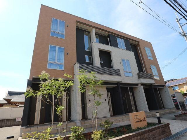 奈良県奈良市四条大路２丁目の物件外観写真