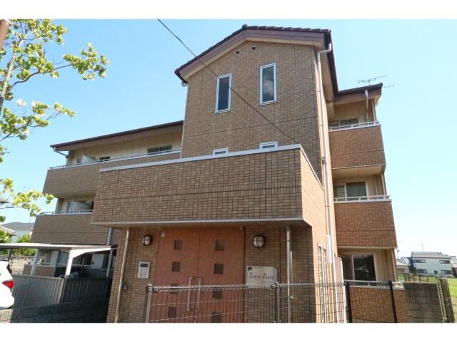 奈良県奈良市三条大路３丁目の物件外観写真