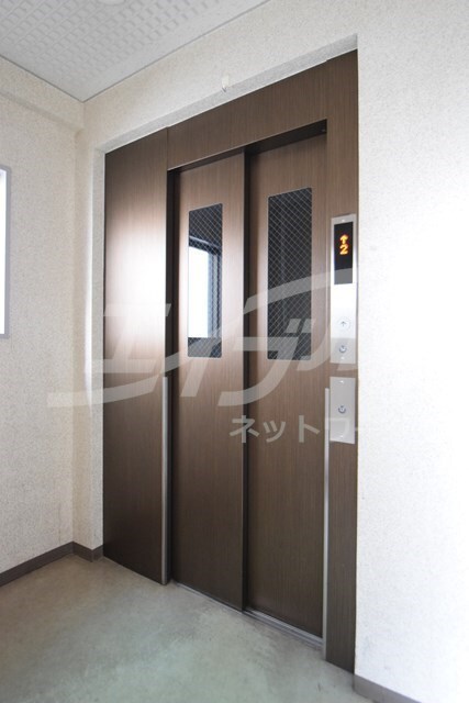 アールエスフラッツの物件外観写真